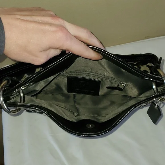 Authentic Coach shoulder bag - Picture 2 of 3